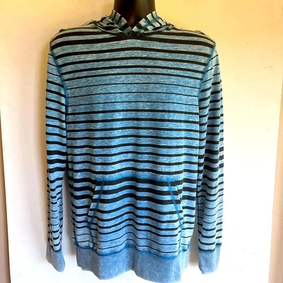 On the Byas pull over lite weight hoodie with front pouch pockets, mens medium - Picture 1 of 5